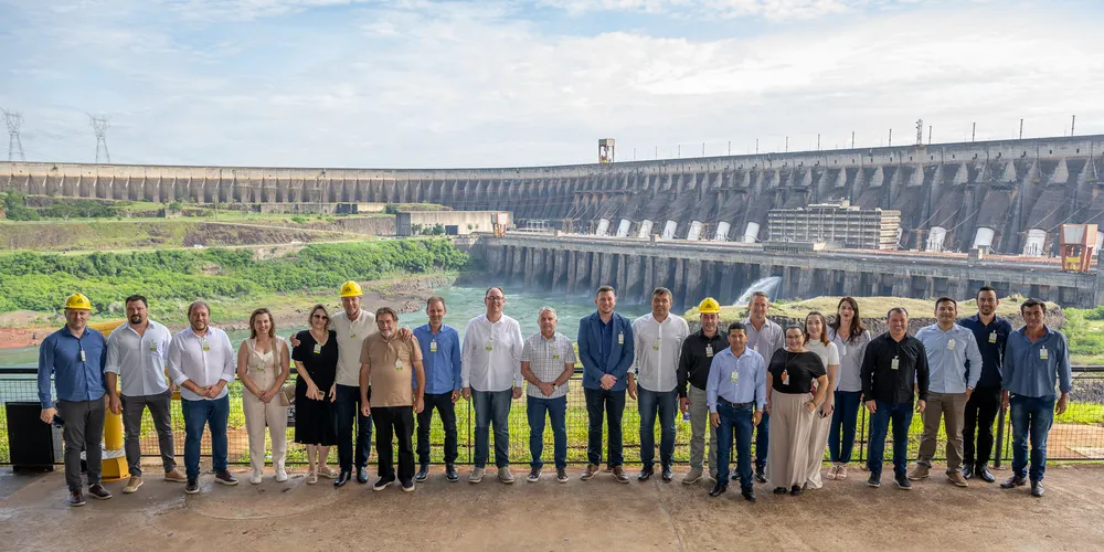 Representantes das 10 cidades que fazem parte da Associação estiveram presentes