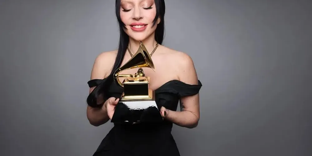 Lady Gaga se apresenta em menos de 3 horas