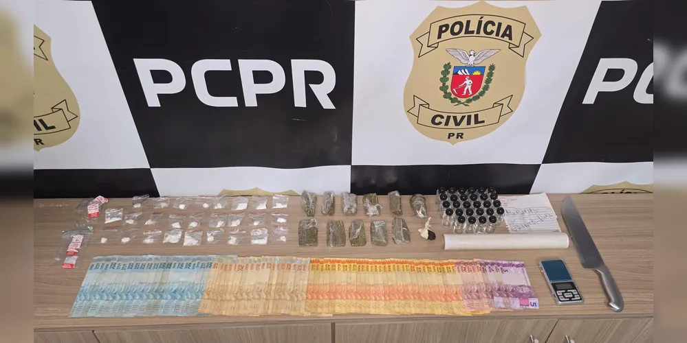 Os policiais localizaram diversas substâncias entorpecentes