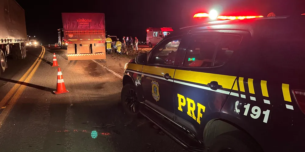 O acidente ocorreu por volta das 22 horas do domingo (4)