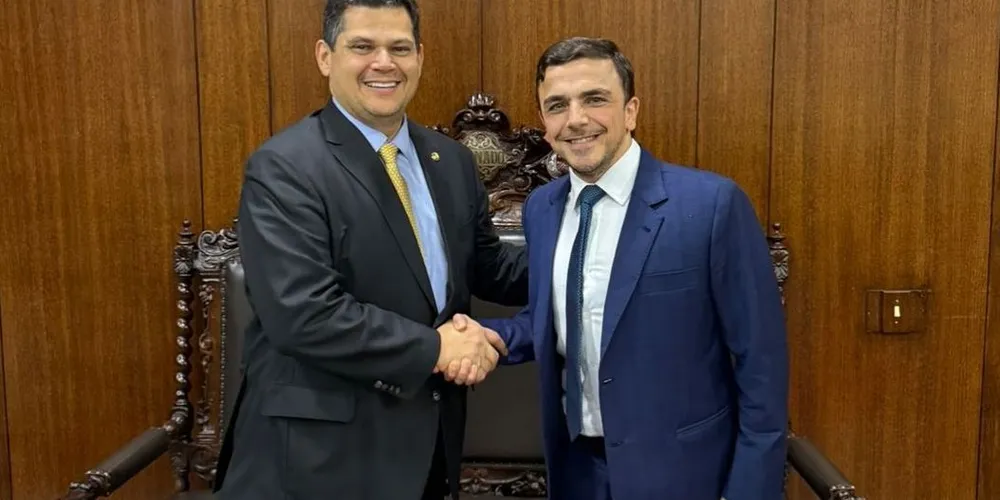 O deputado federal Aliel Machado com  Davi Alcolumbre, o presidente do Senado Federal