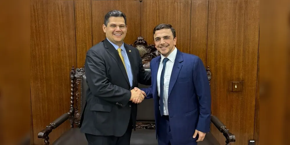 O deputado federal Aliel Machado com  Davi Alcolumbre, o presidente do Senado Federal