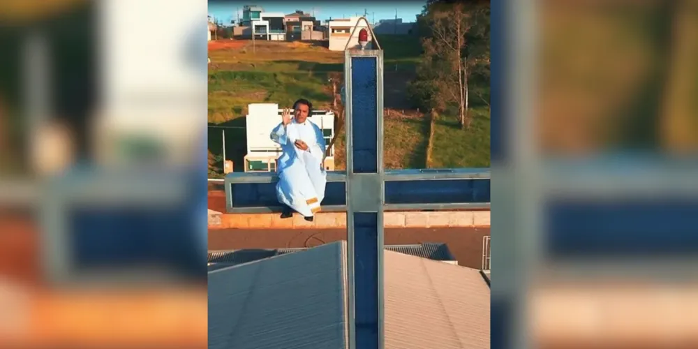 O Padre viralizou nas redes sociais