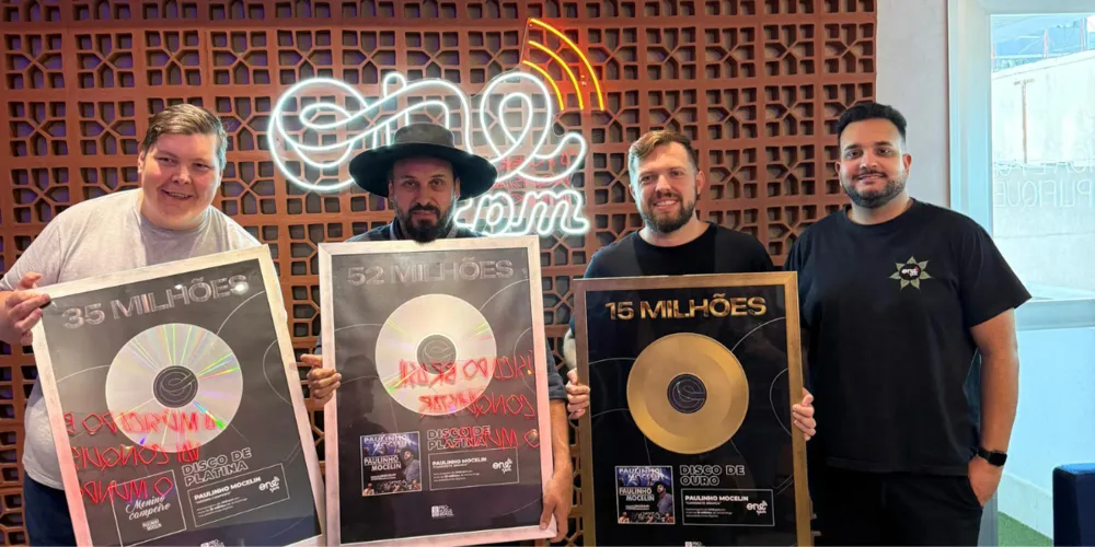 Paulinho Mocelin comemora suas conquistas