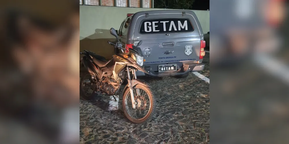 A moto foi apreendida e encaminhada à Delegacia
