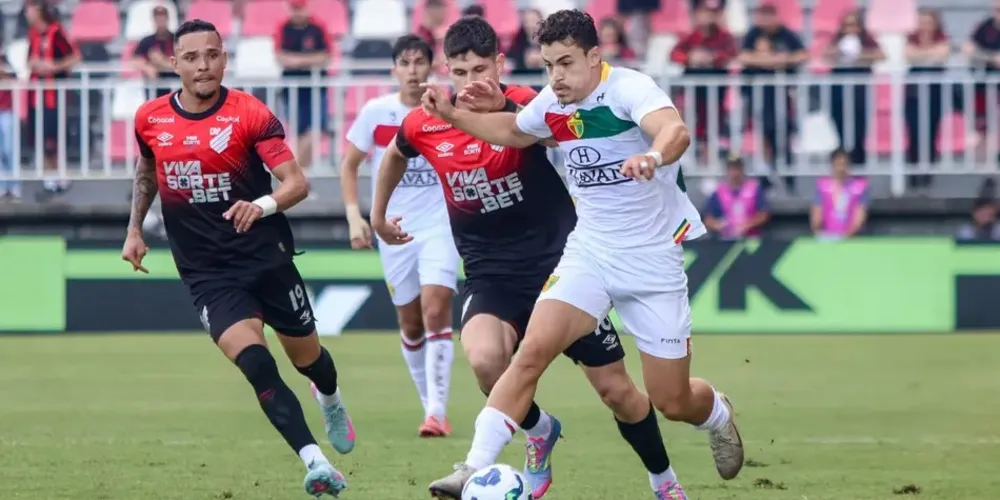 No primeiro jogo, as equipes empataram em 0 a 0