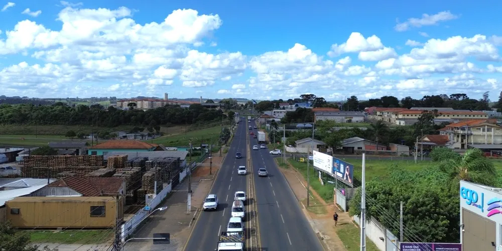 Avenida Carlos Cavalcanti, em Uvaranas