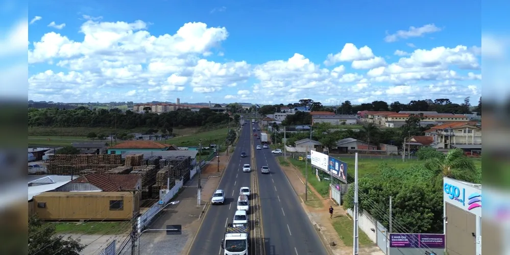 Avenida Carlos Cavalcanti, em Uvaranas