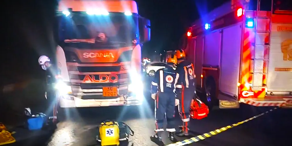 Rodovia no sentido Curitiba está interditada após o acidente