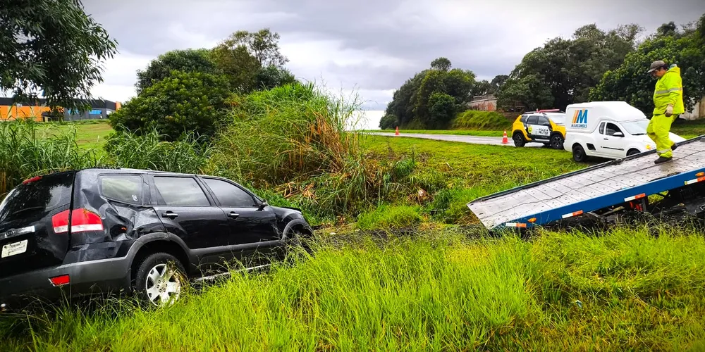 Veículo com placas de Piraí do Sul se acidentou no km 282 da rodovia