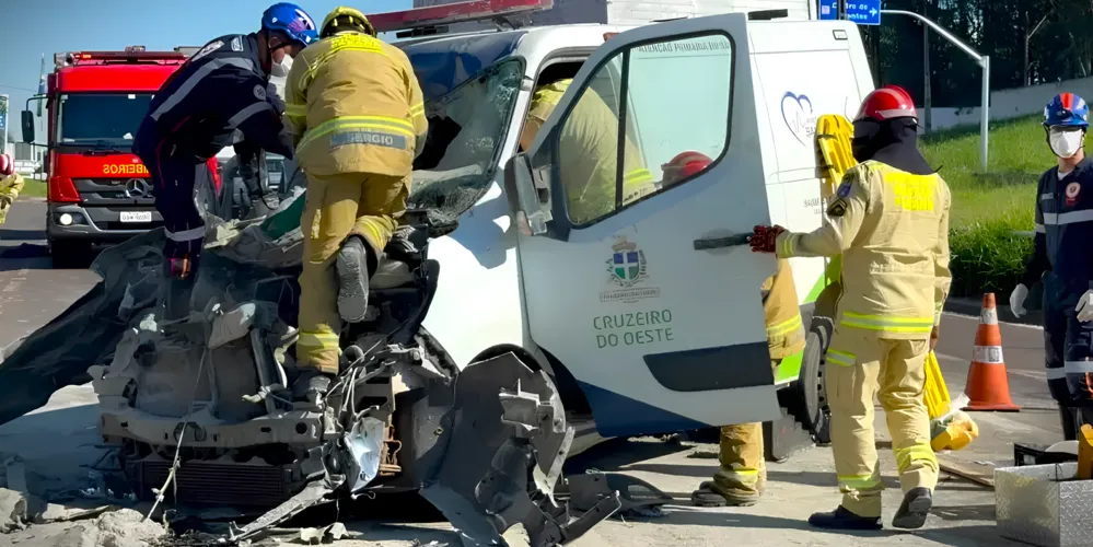 Equipes do Corpo de Bombeiros foram acionadas para a ocorrência