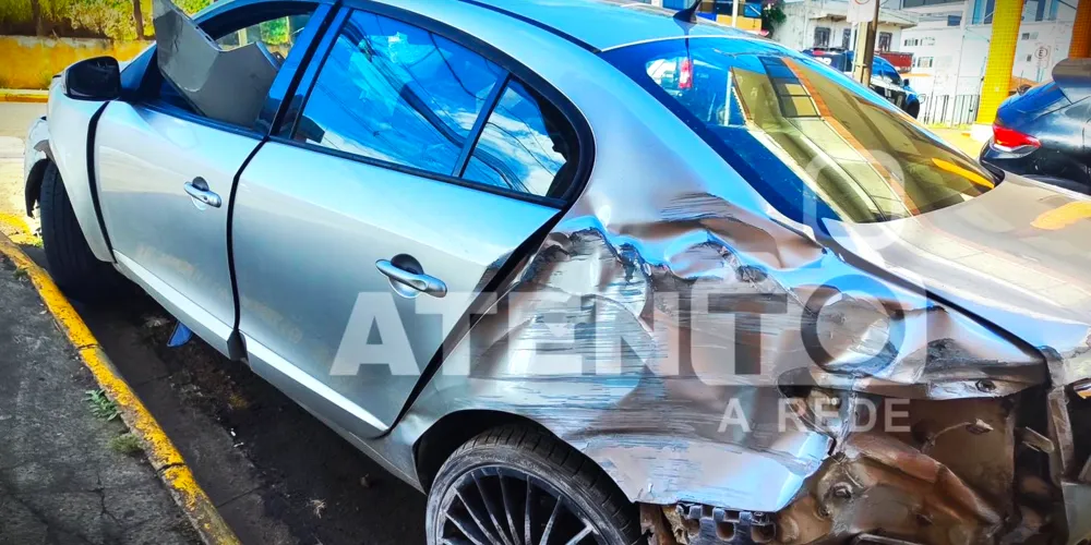 Veículo ficou danificado após a ocorrência