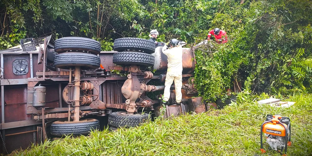 Acidente aconteceu no km 189 da rodovia, sentido Norte do Estado do Paraná