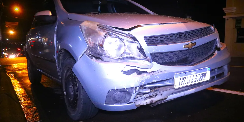 Parte da frente do Chevrolet Ágile ficou danificada com o acidente de trânsito