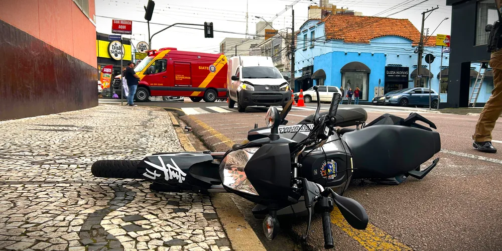 Colisão entre carro e moto aconteceu no Centro do Município