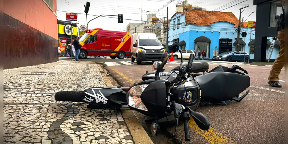 Colisão entre carro e moto aconteceu no Centro do Município