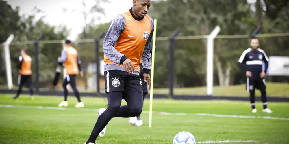 Zagueiro participou do título do Campeonato Paranaense de 2025