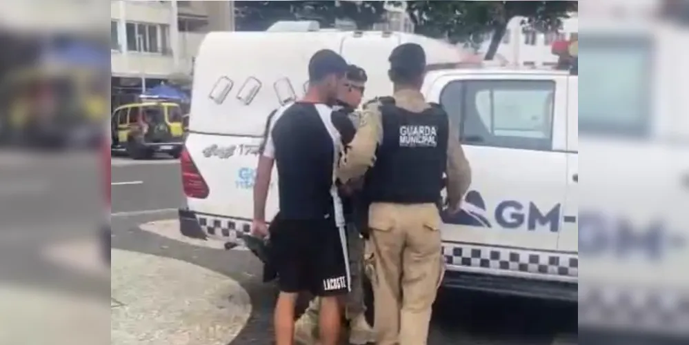 Ambulante foi encaminhado para a Delegacia Especial de Apoio ao Turismo
