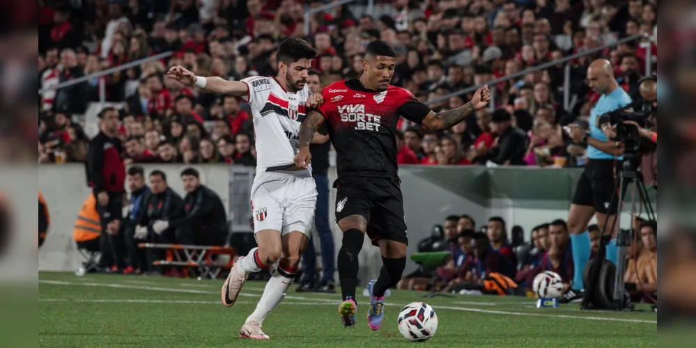 O Botafogo-SP goleou o Athletico por 4 a 1.
