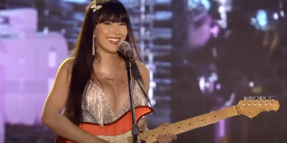 Juliana Bonde é cantora do grupo