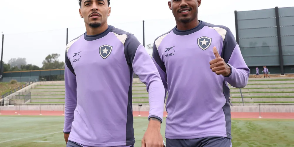 Atletas em treino neste domingo (15)