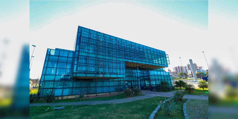 Fórum acontece nas instalações da Biblioteca Pública