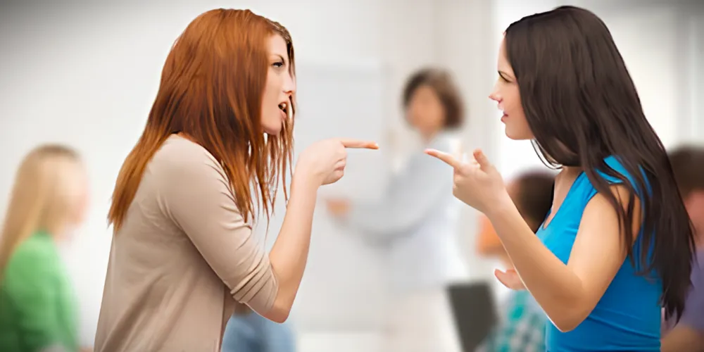 Jovens discutiram sobre um ex-namorado em comum