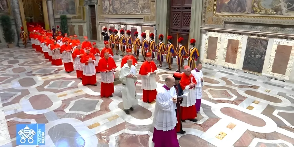Cardeais estão reunidos na Capela Sistina