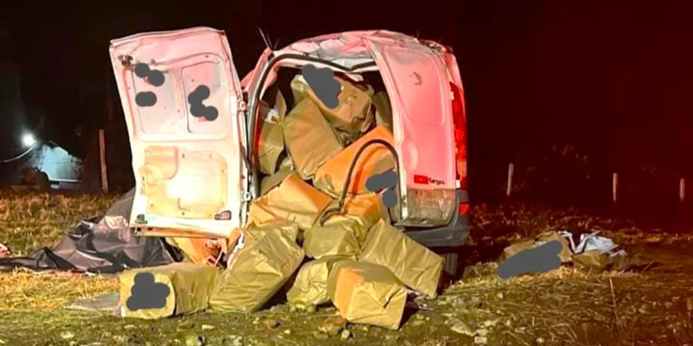 Carro estava carregado com diversas embalagens