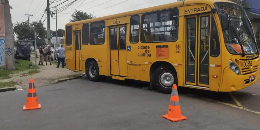 Acidente aconteceu na rua Brasílio Itiberê, em Curitiba, nesse domingo
