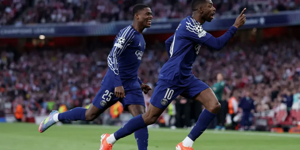 Dembélé comemora gol contra o Arsenal