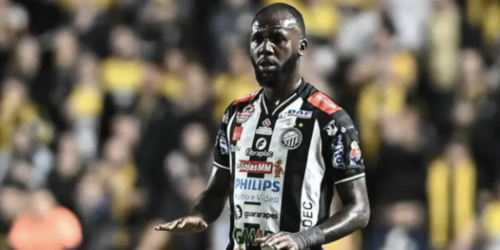 Allano se manifesta após sofrer racismo em jogo da Série B do Campeonato Brasileiro