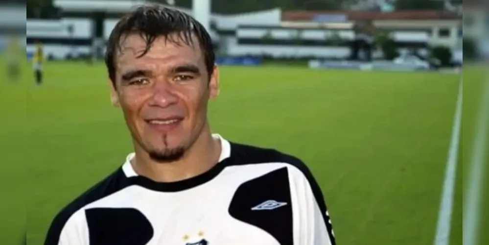 Julio Manzur, ex-zagueiro do Santos