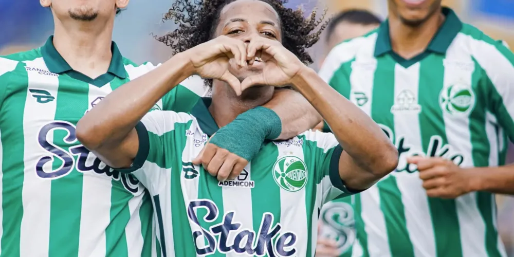 Ênio durante partida pelo Juventude