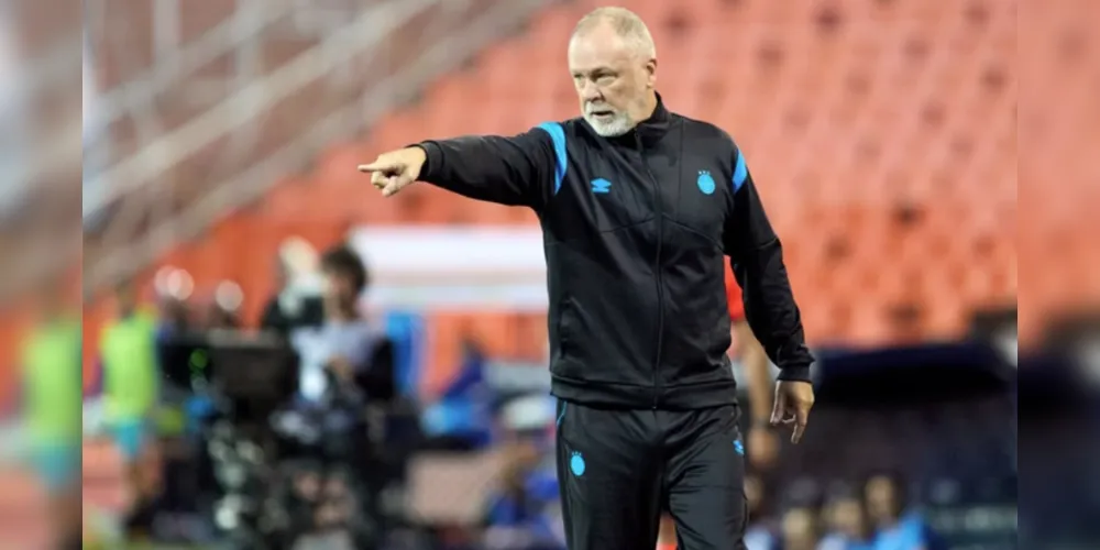 Mano foi liberado para acompanhar a família e não estará à beira do campo no duelo contra o São Paulo