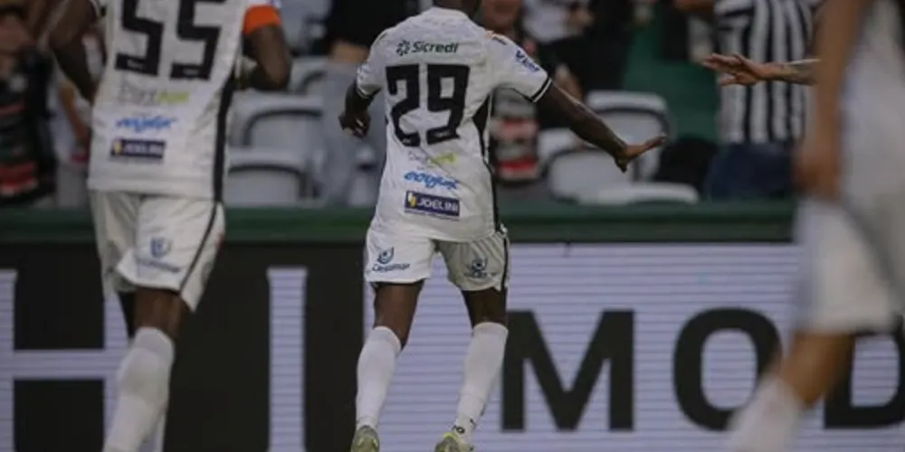 Allano foi o autor do terceiro gol do Fantasma