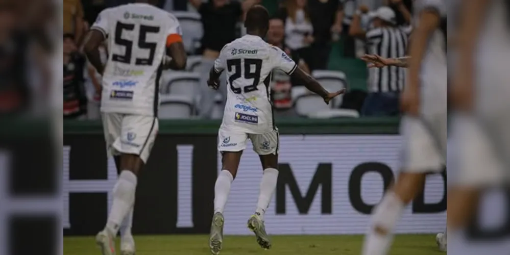 Allano foi o autor do terceiro gol do Fantasma