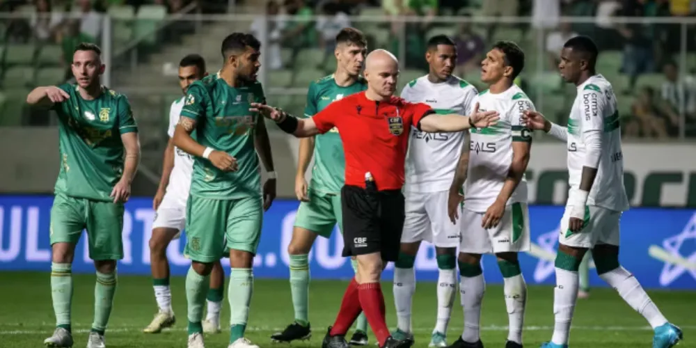 No último jogo entre as equipes, em 2024, o Coritiba perdeu para o Coelho por 2 a 1, de virada