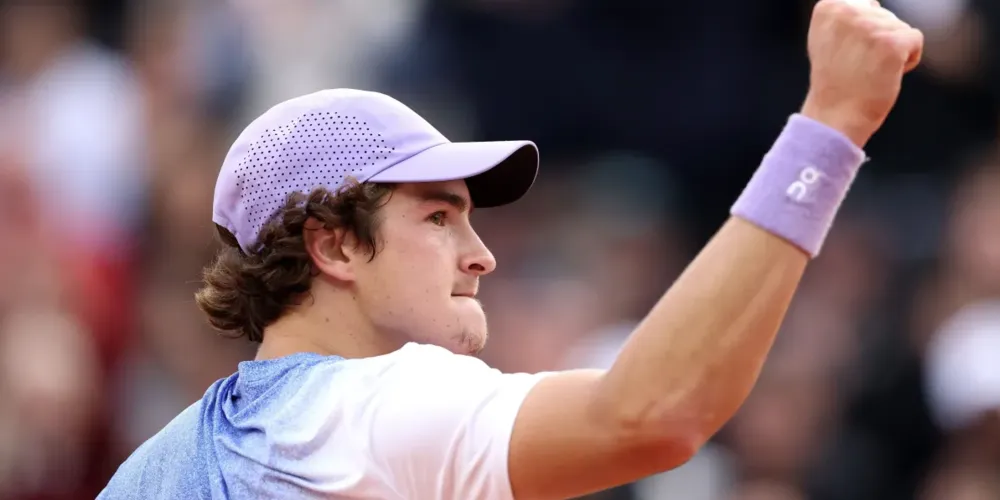 João Fonseca em partida de estreia de Roland Garros