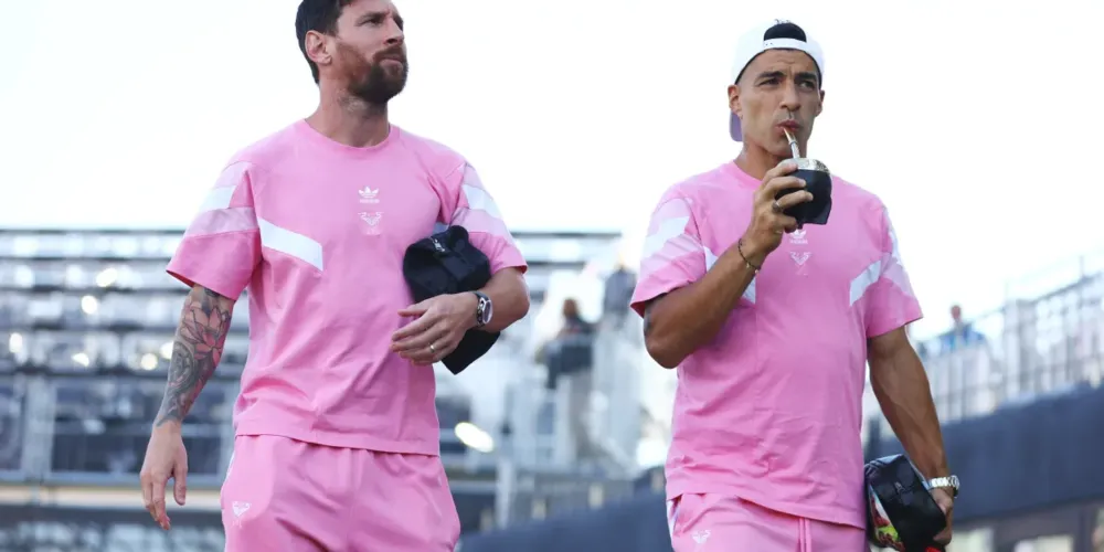 Suárez e Messi anunciaram criação de time uruguaio