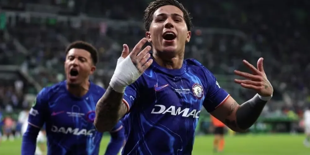 Enzo Fernandéz comemora gol contra o Bétis