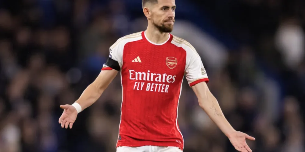 Jorginho com as cores do Arsenal