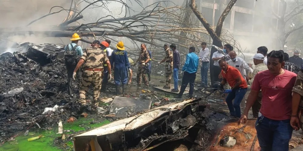 As 242 pessoas incluíam 217 adultos e 11 crianças, disse uma fonte à agência de notícias Reuters. Destes, 169 eram cidadãos indianos, 43 britânicos, sete portugueses e um canadense