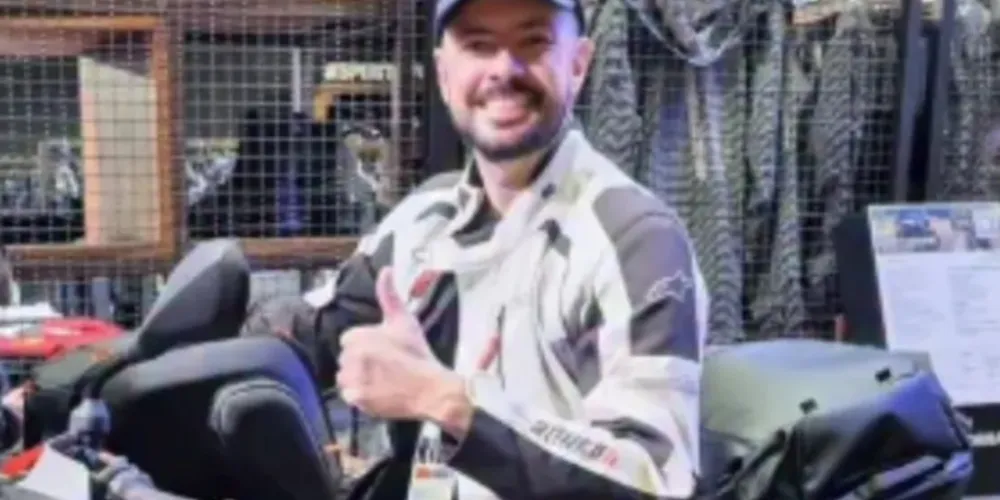 A vítima foi encontrada sem calça e sem sapatos, dentro de um buraco