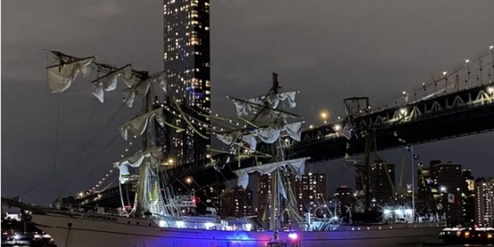 O mais provável é que a estrutura do navio tenha se desprendido