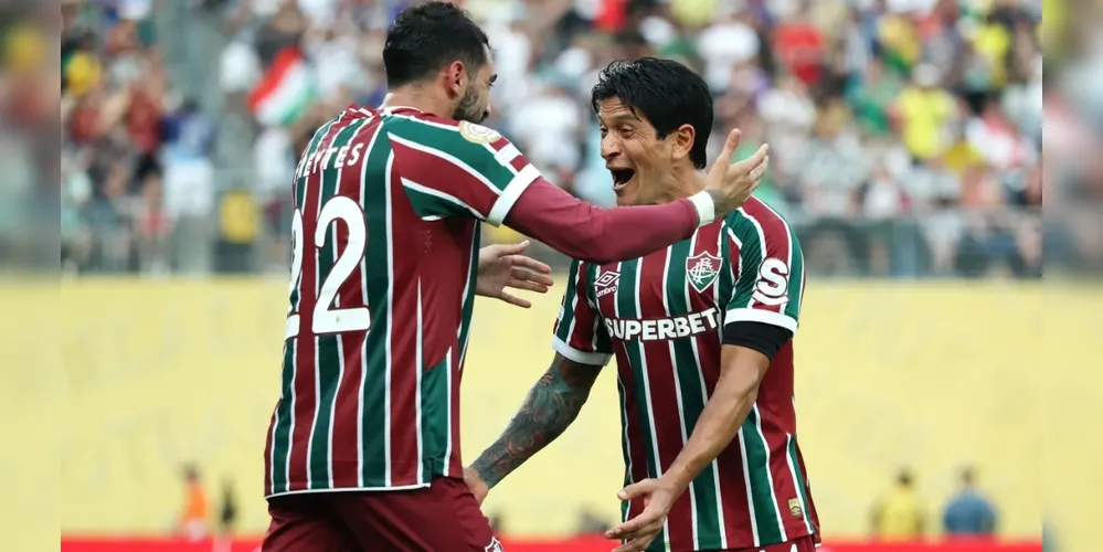 Freytes e Cano comemoram o gol da virada do Fluminense sobre o Ulsan HD