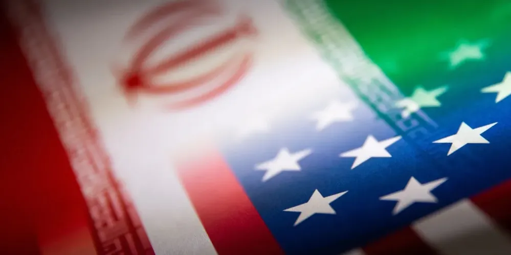 Ilustração com bandeiras do Irã e dos EUA