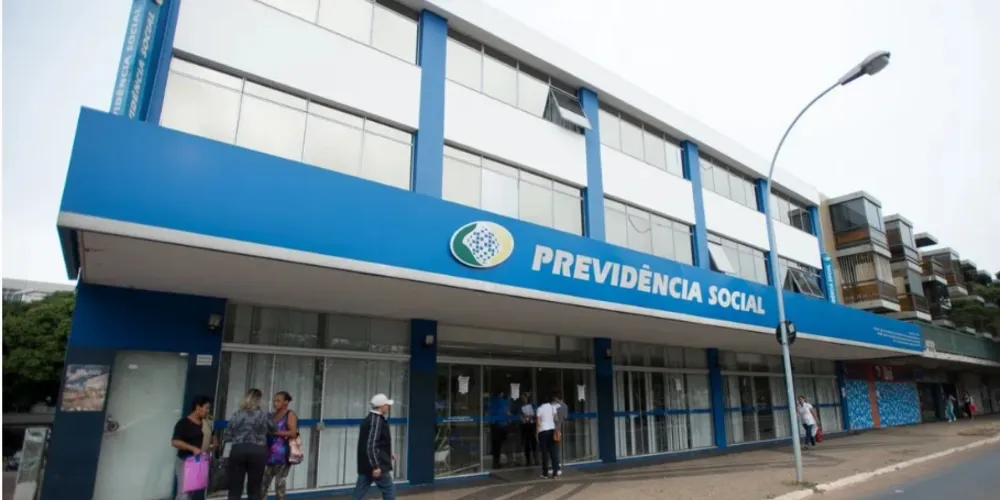 Dos 7,6 milhões de aposentados e pensionistas que têm descontos no pagamento, o INSS diz ter recebido reclamações de 1,2 milhão sobre descontos indevidos