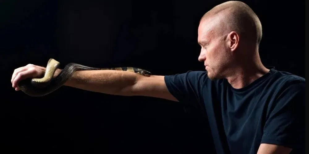 Tim Friede, homem que se injetou com veneno de cobra por 18 anos