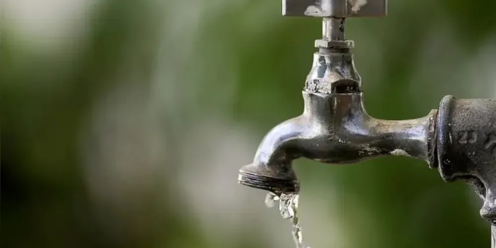 A Sanepar orienta a população a priorizar o uso da água para alimentação e higiene pessoal